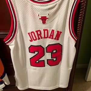 Chicago Bulls Michael Jordan 23 Jersey Nike size youth small